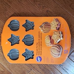 New Wilton Fall Whoopie Pie Pan
